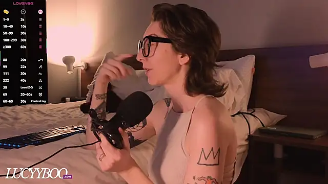 lovelylucyy online show from March 19, 6:45 pm