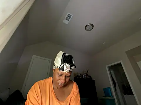 wynterheat online show from December 16, 5:52 pm