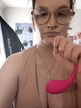 PrincesseMalicia online show from April 9, 2:00 pm