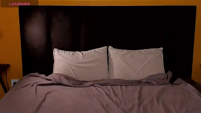 Diana Garrett online show from December 3, 2:47 am