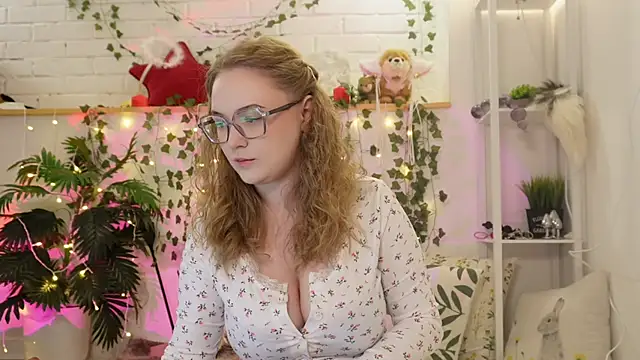 MonicaAsis online show from September 24, 6:07 pm