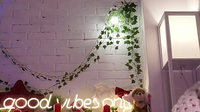 MonicaAsis online show from March 18, 6:02 pm