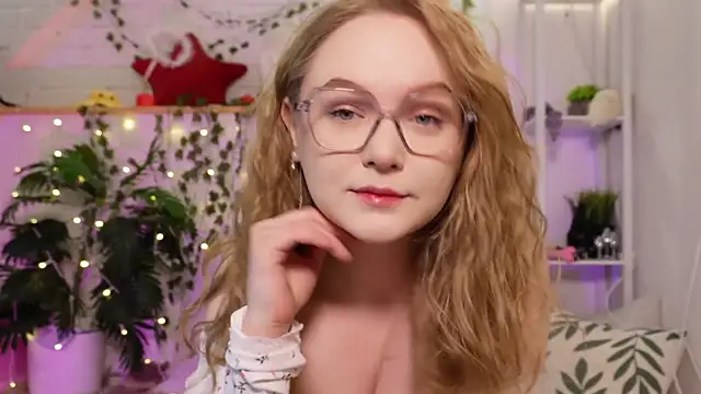 MonicaAsis online show from October 28, 6:03 pm