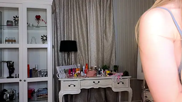 AnneFoxy online show from February 13, 7:32 am