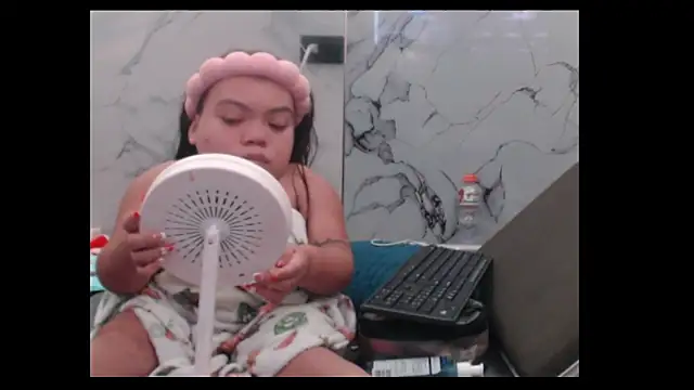 Snapshot of Michelle_Brooks chatting on October 19, 5:09 am Michelle Brooks online show from October 19, 5:09 am