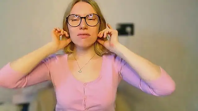 TaylorBre online show from April 15, 12:49 pm