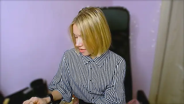 TaylorBre online show from January 13, 2:10 pm