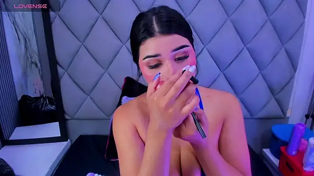 venusowen  online show from February 5, 2:09 pm