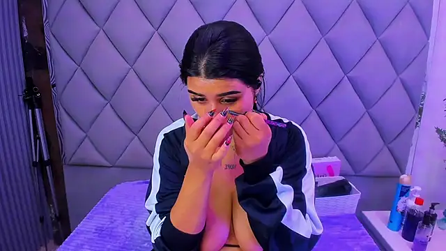 venusowen  online show from October 15, 1:14 pm