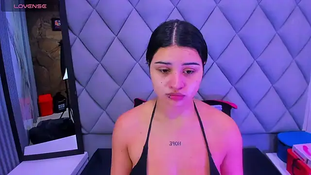 venusowen  online show from December 15, 2:00 pm