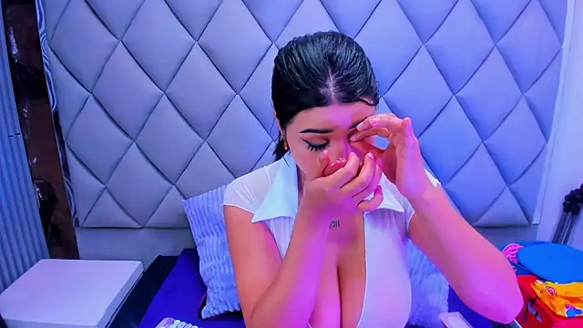 venusowen  online show from November 8, 2:22 pm