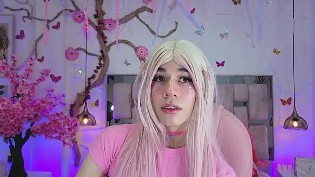 DaripQueen online show from April 7, 2:30 pm