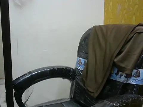 Snapshot of l_l_ish chatting on October 14, 7:44 am l l ish online show from October 14, 7:44 am