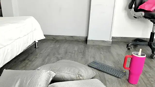 Madie  collins online show from January 10, 11:59 am