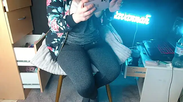 GreyXSavannah online show from January 16, 10:55 am