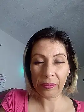 Snapshot of alixia81 chatting on September 11, 11:38 pm alixia81 online show from September 11, 11:38 pm