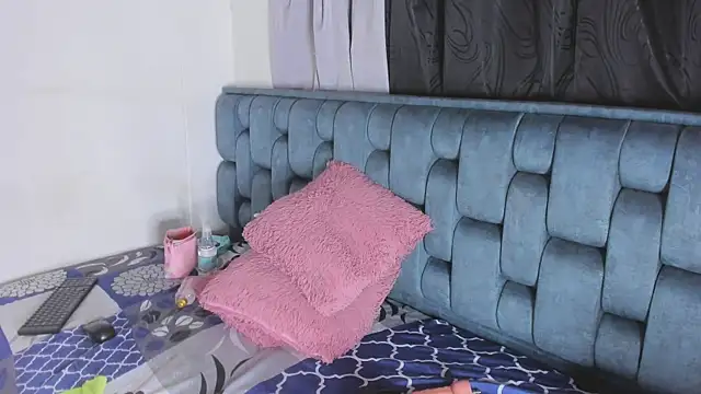 Roxy-Smith online show from March 22, 10:49 pm