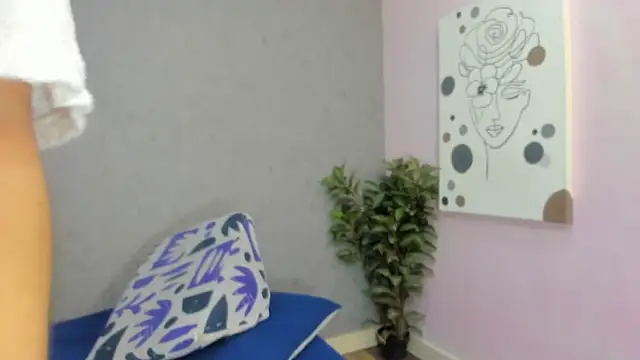 Tiffany mendez online show from December 14, 12:33 pm