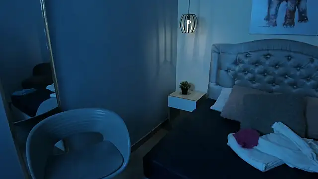 escarleth   online show from April 20, 1:58 pm