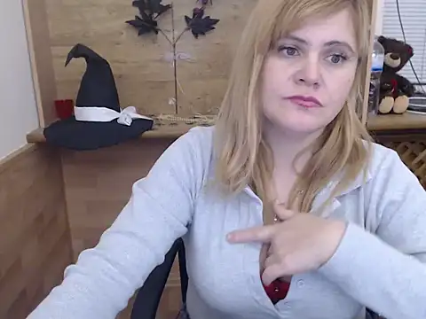 DaniellaKiss online show from December 15, 7:52 pm