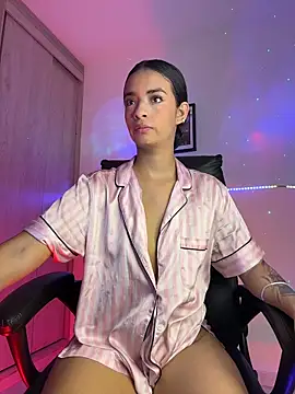 Laura fernandezII online show from March 19, 2:49 am