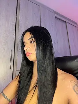 Laura fernandezII online show from December 15, 10:15 pm