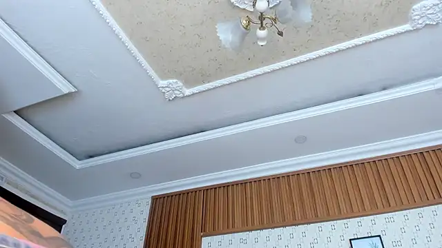 Princess Violett online show from February 11, 2:40 pm