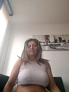 Latiinvenushot online show from February 3, 4:12 pm