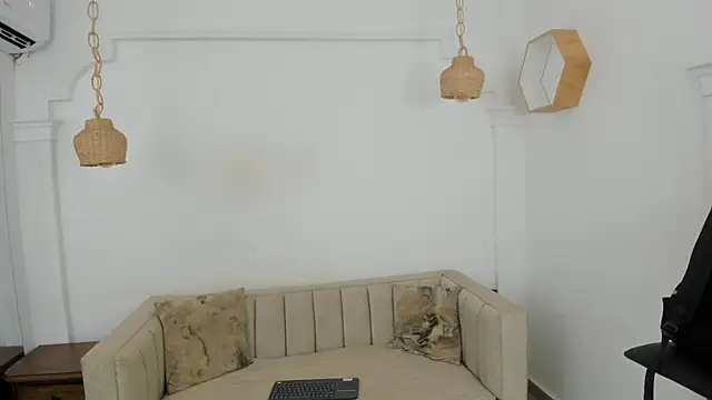 natalia aguirre1 online show from October 28, 12:00 pm