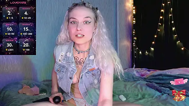 mischellemeow13 online show from March 25, 1:55 am
