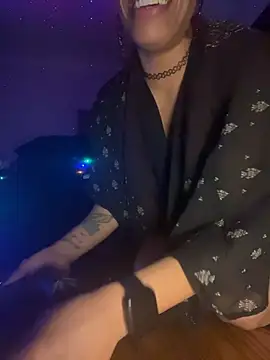 loveluna8 online show from December 5, 5:18 am