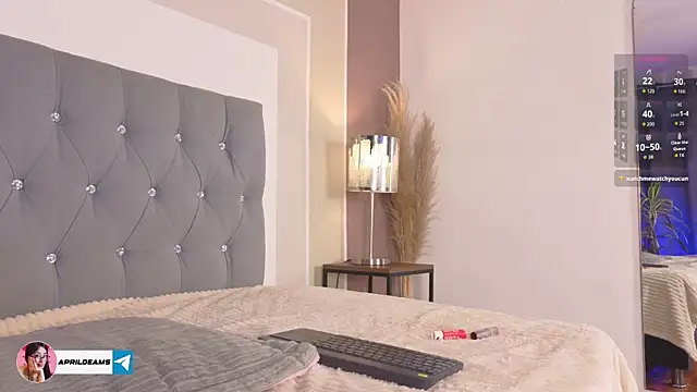 aprildreams19 online show from November 12, 2:04 pm