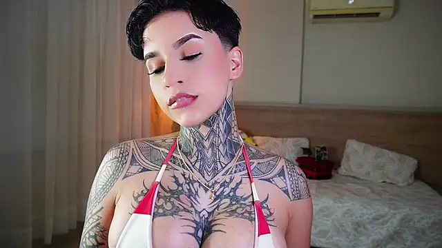 Snapshot of AliceShazaham_ chatting on October 19, 10:34 pm AliceShazaham  online show from October 19, 10:34 pm