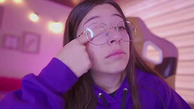 milly kenner online show from March 18, 8:03 pm