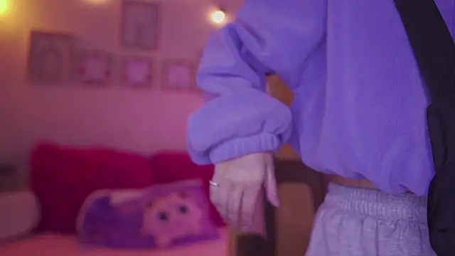 milly kenner online show from April 22, 7:22 pm