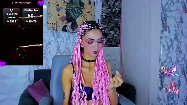 Queen Cuarxxo online show from April 14, 12:00 am