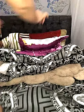 aisha-sajady online show from December 18, 9:41 pm