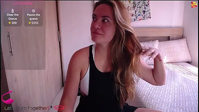 ParisW online show from December 18, 4:56 pm