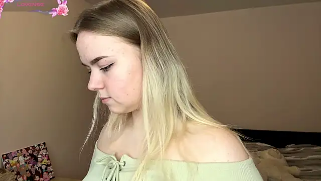 ZaraCreedon online show from January 18, 7:04 am