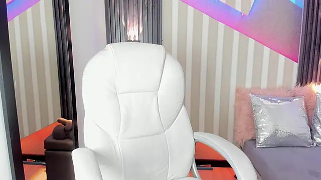 emily layton online show from September 9, 2:39 pm