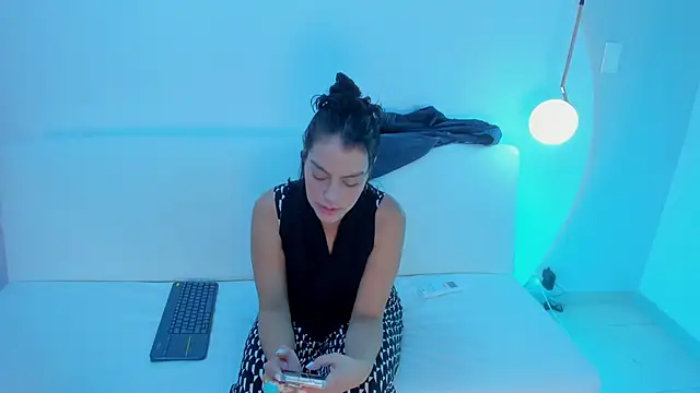 Ada Monroe10 online show from January 7, 6:00 pm