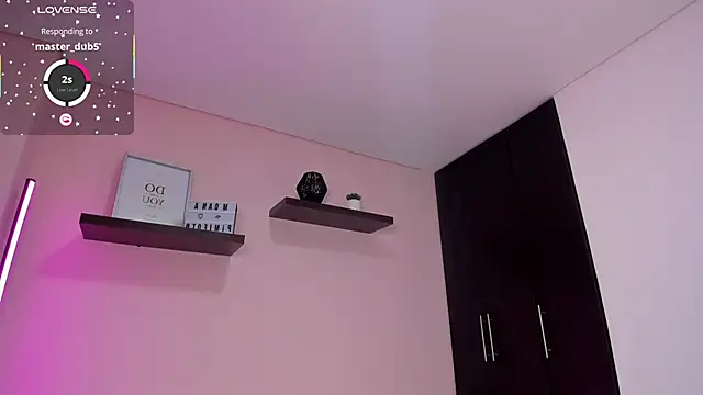 tifanyhills  online show from October 17, 9:29 pm