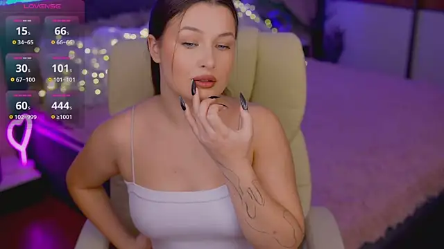 OneLaya online show from November 18, 3:13 pm