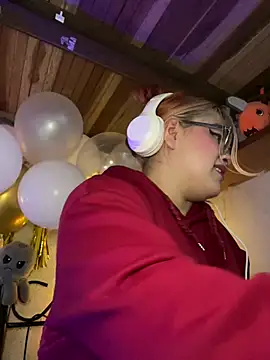 SophiaWeestt99 online show from April 2, 6:55 am