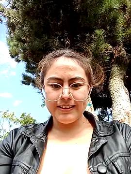 Snapshot of lara_moon25 chatting on September 23, 9:02 pm lara moon25 online show from September 23, 9:02 pm