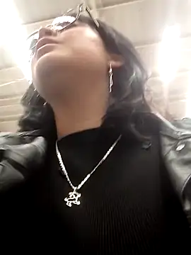 lara moon25 online show from November 3, 7:07 pm