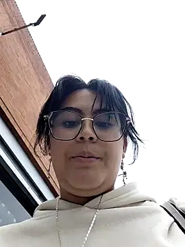 lara moon25 online show from November 24, 8:00 pm