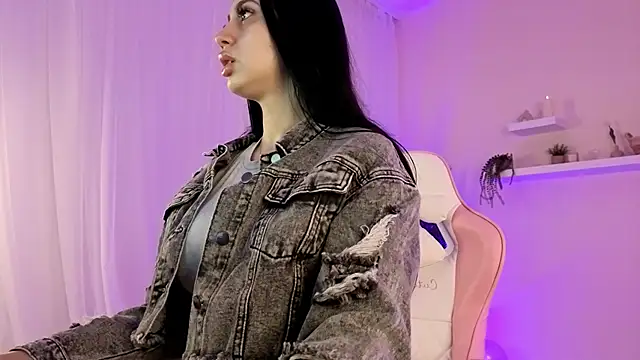 BetsyGonzale online show from April 19, 4:01 am