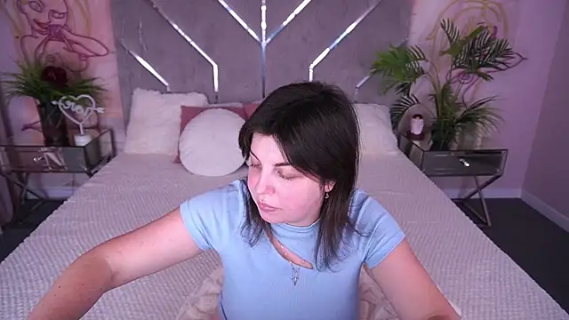 MirandaWong online show from February 25, 7:51 am