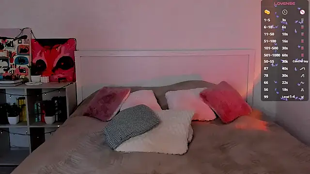 LittleKiitten online show from October 31, 1:37 pm